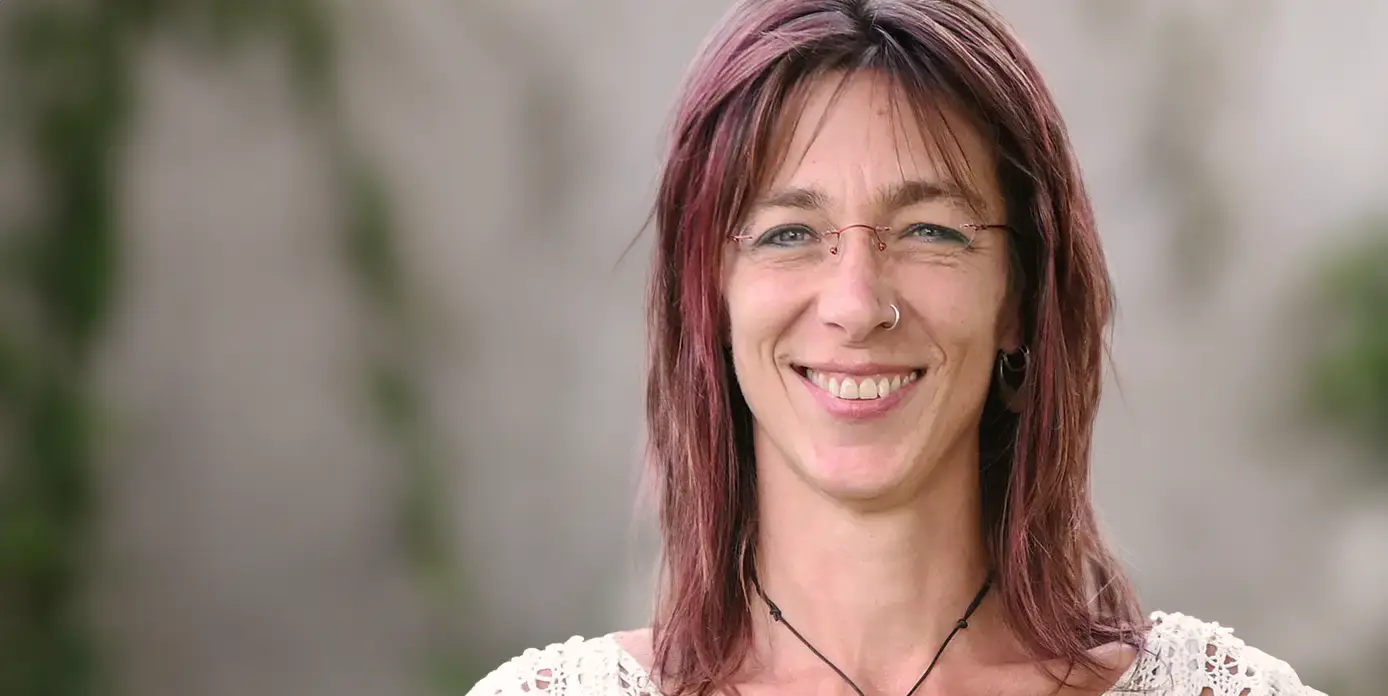 Porträt von Psychologin Raisa Kunstleben aus Marburg. Sie bietet Integrative Psychotherapie zur Unterstützung bei Depressionen, Ängsten, psychosomatischen Erkrankungen und in Krisensituationen an.